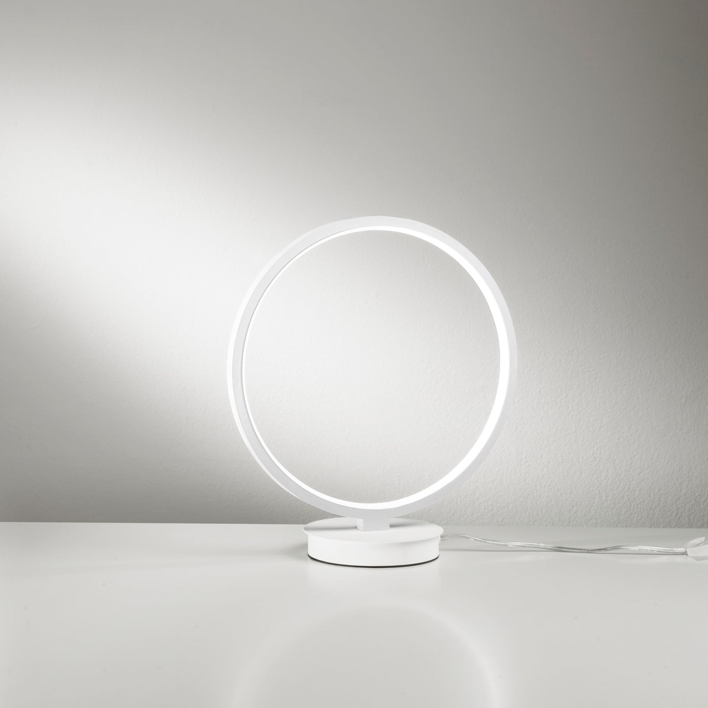 Lumetto LED FREDY in alluminio bianco con struttura in silicone, CCT, h 31,6cm.