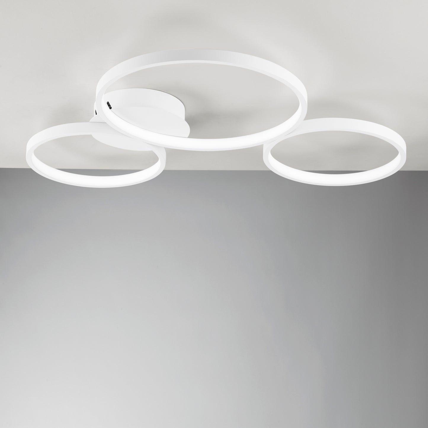 Plafoniera LED FREDY in alluminio bianco con 3 diffusori in silicone, CCT