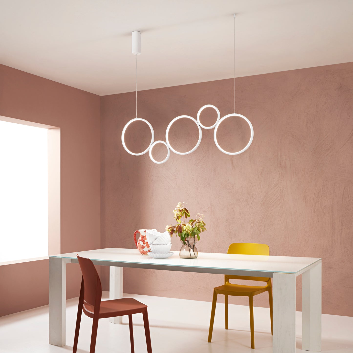 Sospensione LED FREDY in alluminio bianco con 5 diffusori in silicone, CCT