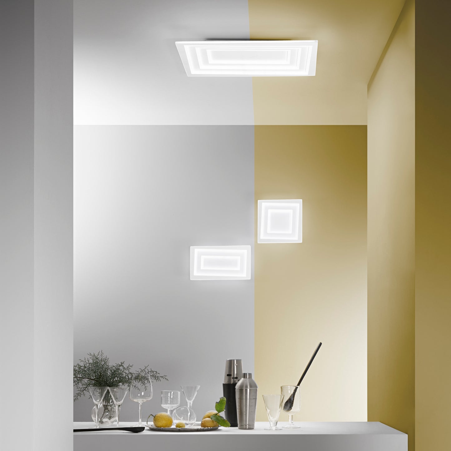 Applique LED HYPNOTIC in alluminio bianca con diffusore in acrilico, CCT, h20x35cm.