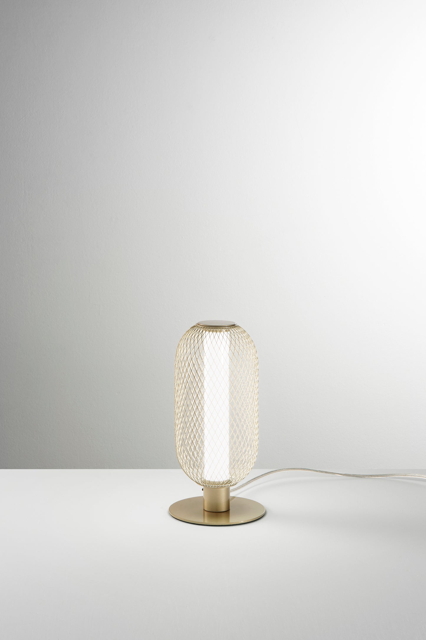 Lume INKAS in vetro soffiato con diffusore in metallo oro, CCT
