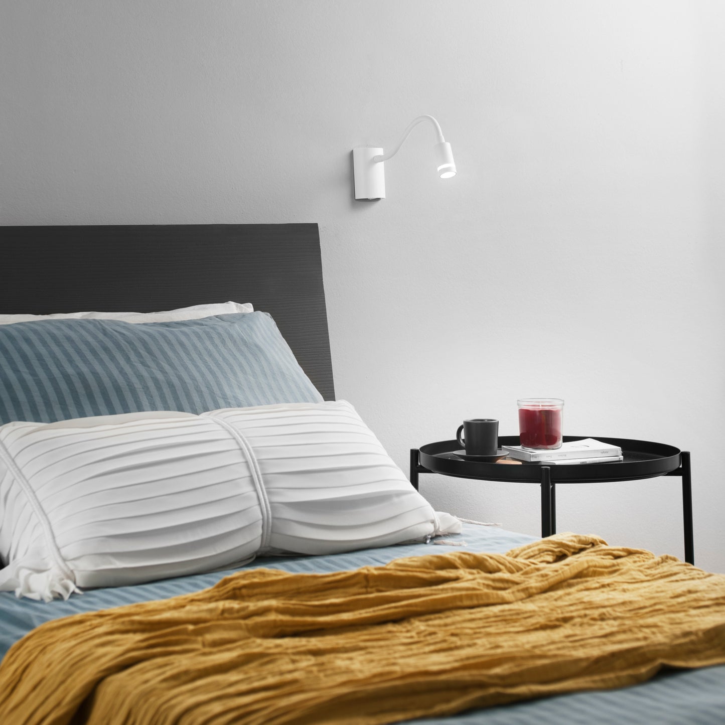 Applique LED KEPLER in metallo bianco con braccio flessibile 3000K (luce calda)