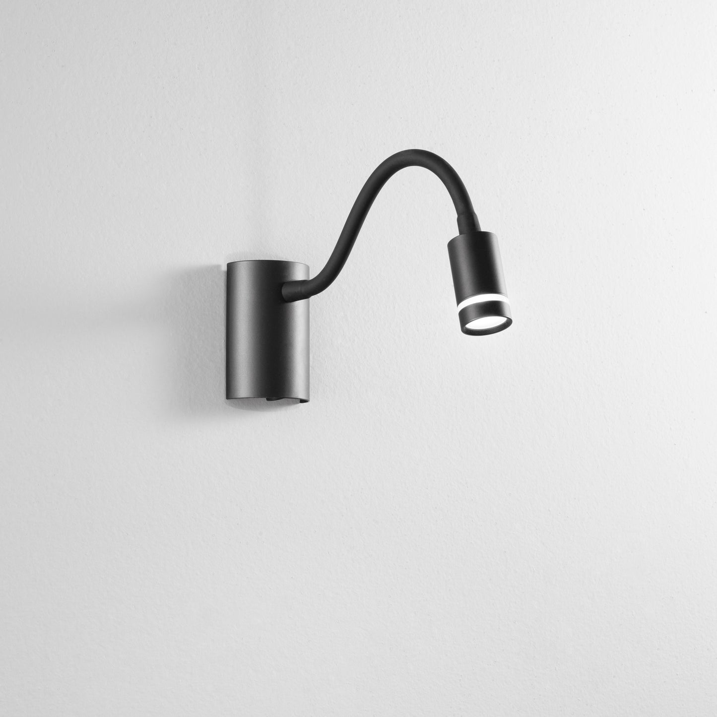 Applique LED KEPLER in metallo nero con braccio flessibile 3000K (luce calda)