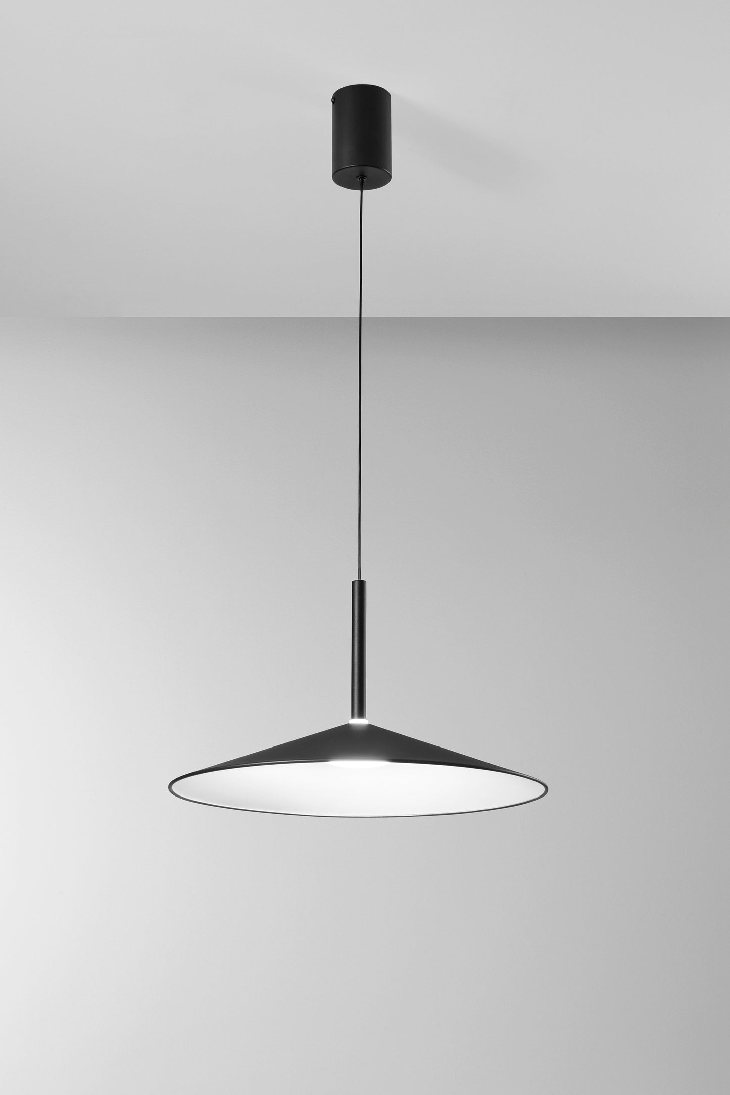 Sospensione KHAN in metallo nero con interno bianco, CCT