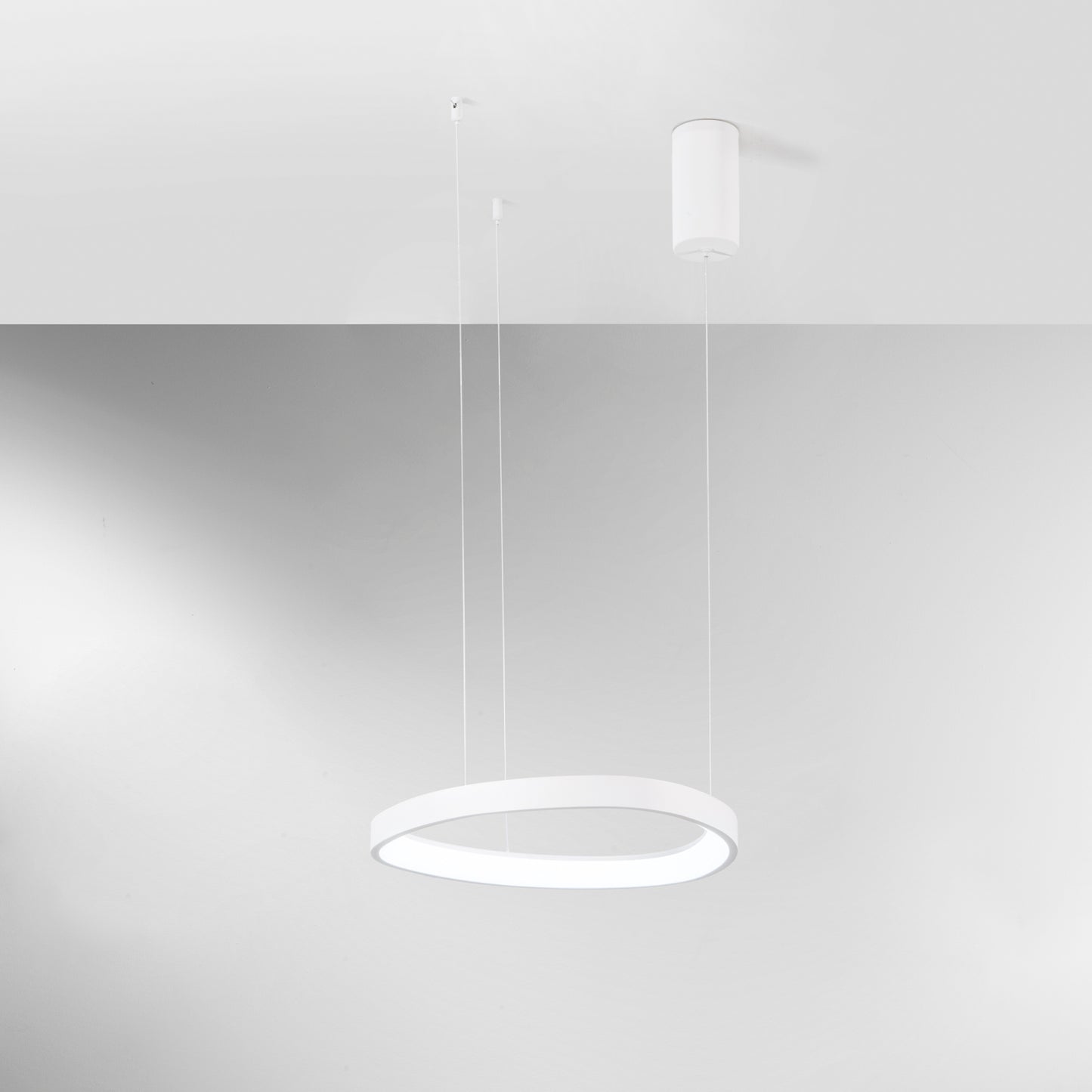 Sospensione LED KLAPTON in alluminio bianco, cavo regolabile, CCT, h150cm. Ø 45 cm.