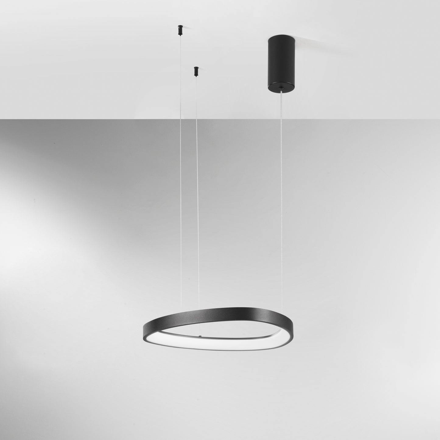Sospensione LED KLAPTON in alluminio nero, cavo regolabile, CCT, h150cm. Ø 45 cm.