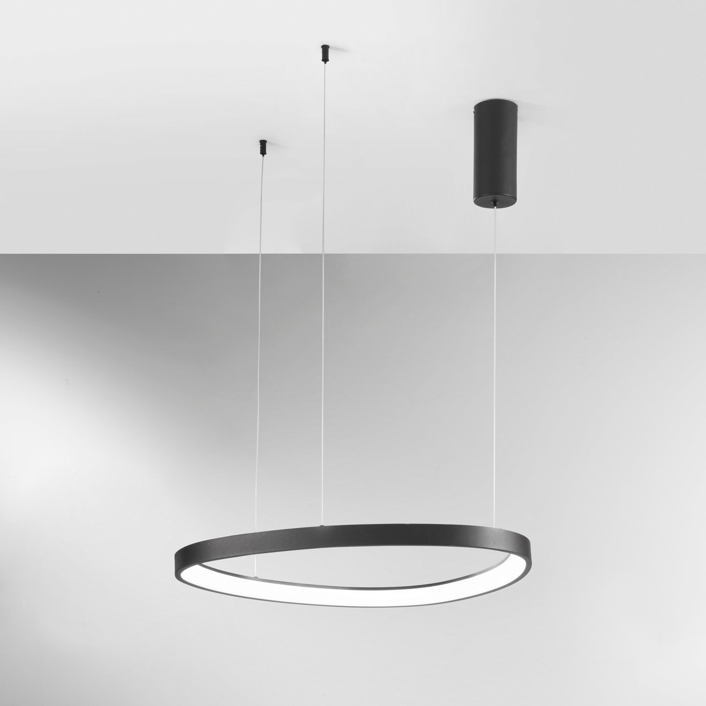 Sospensione LED KLAPTON in alluminio nero, cavo regolabile, CCT, h150cm. Ø 65 cm.