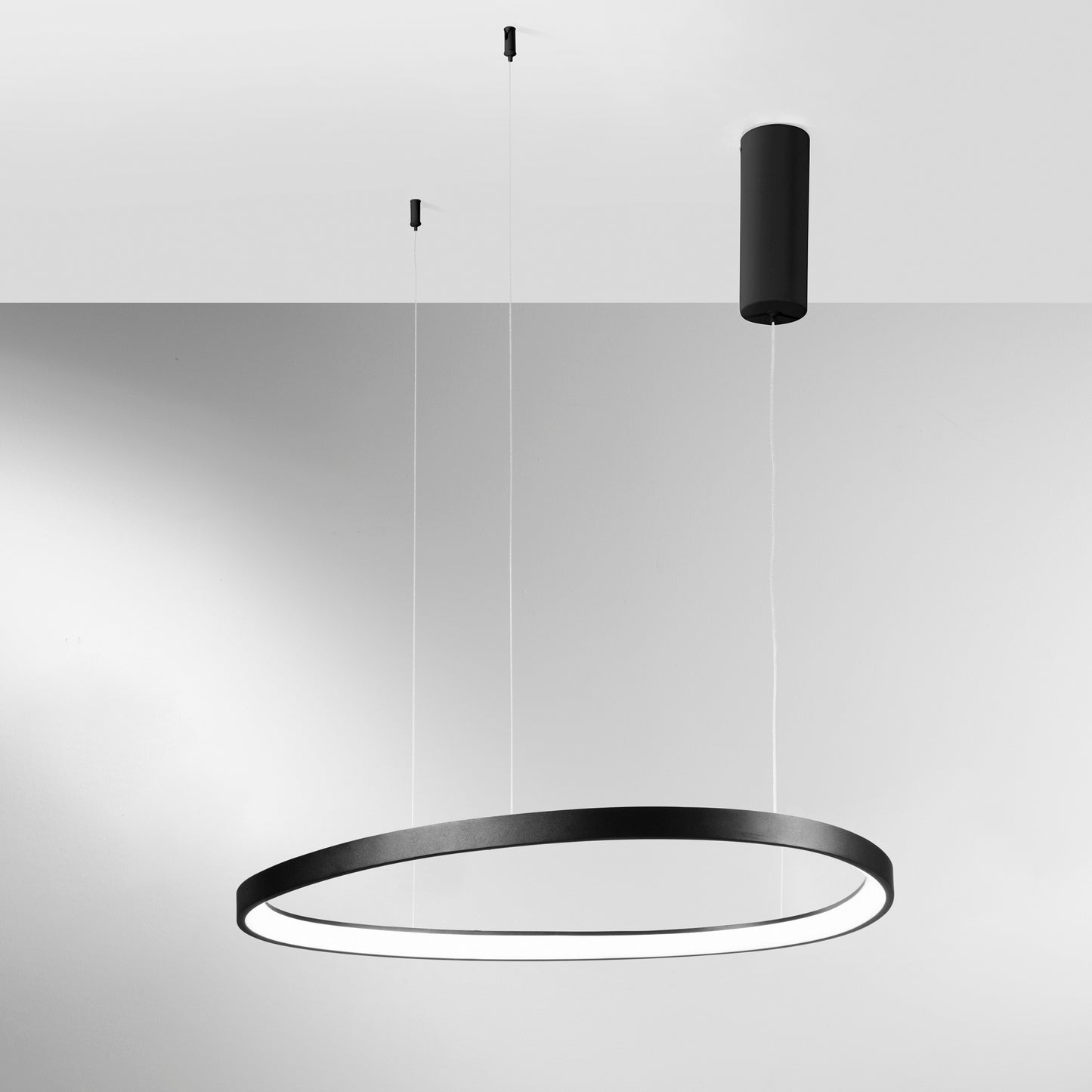 Sospensione LED KLAPTON in alluminio nero, cavo regolabile, CCT, h150cm. Ø 85 cm.