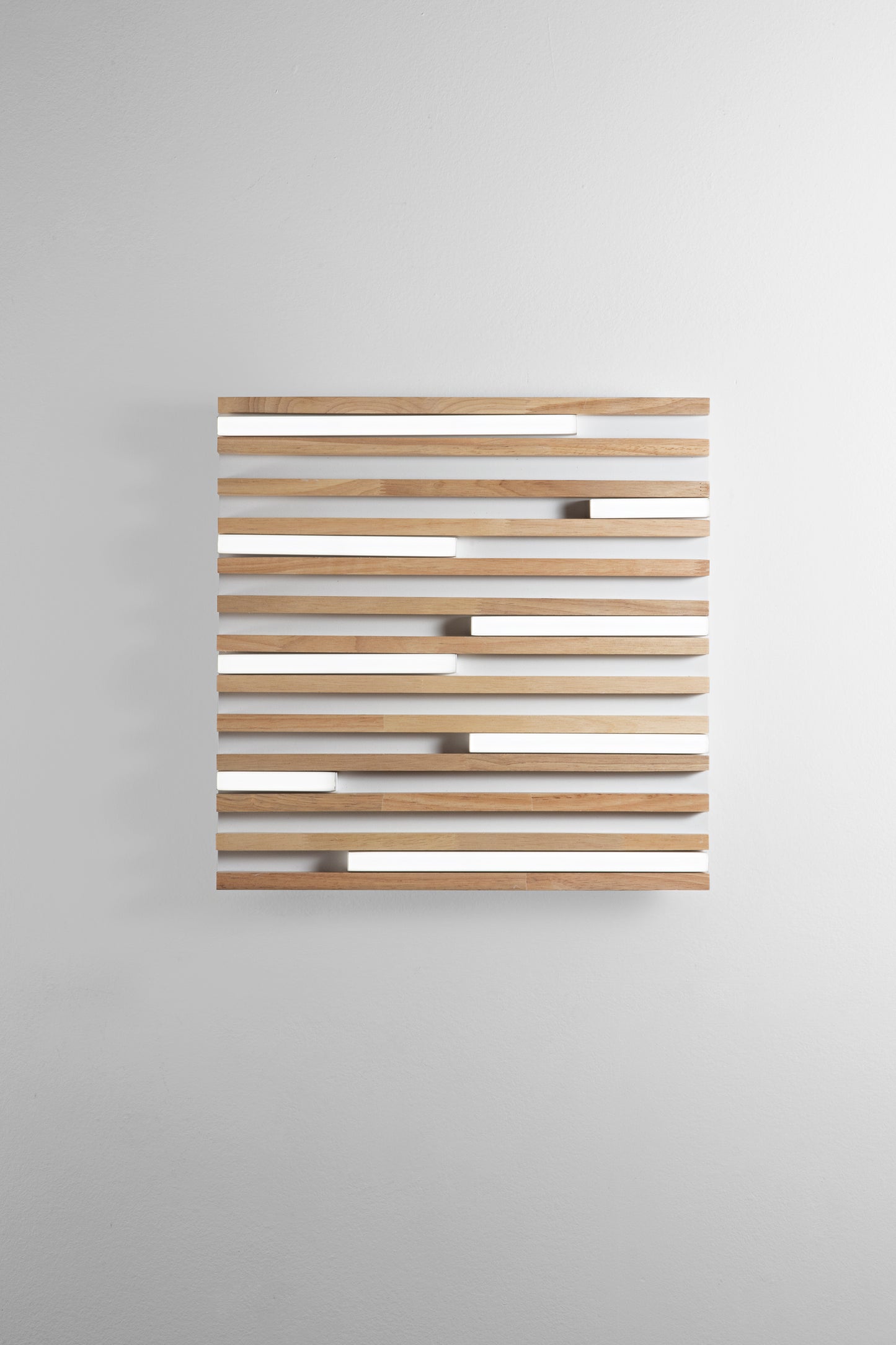 Plafoniera LED Kuma quadrata in legno su metallo bianco, CCT, 41cm