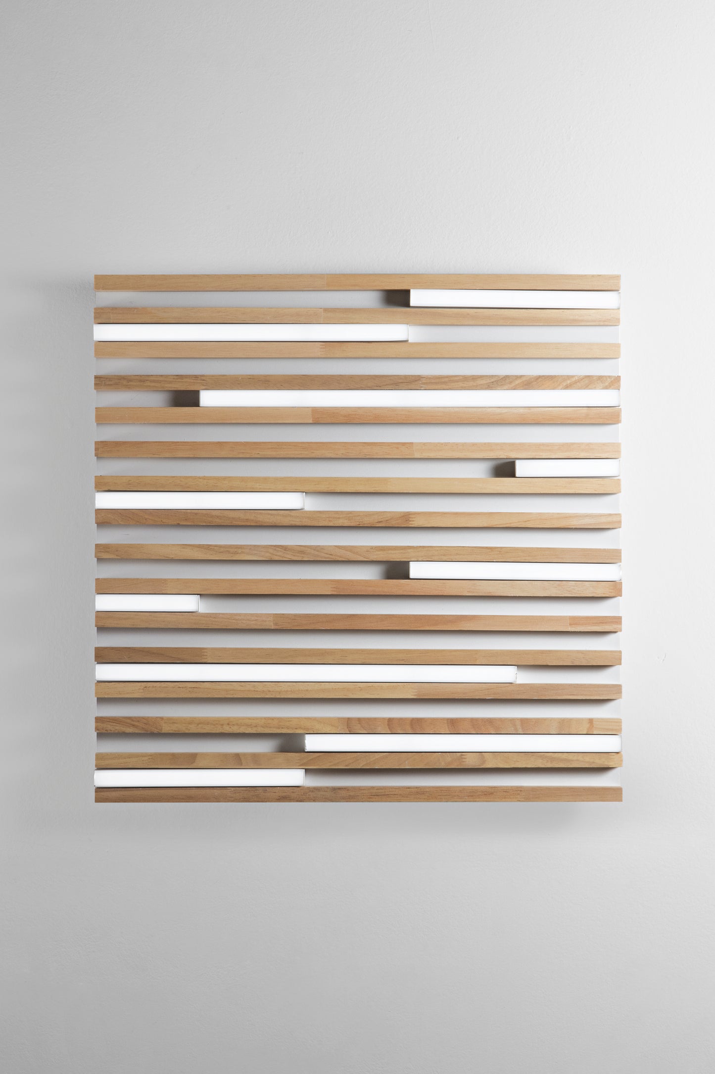 Plafoniera LED Kuma quadrata in legno su metallo bianco, CCT, 50cm
