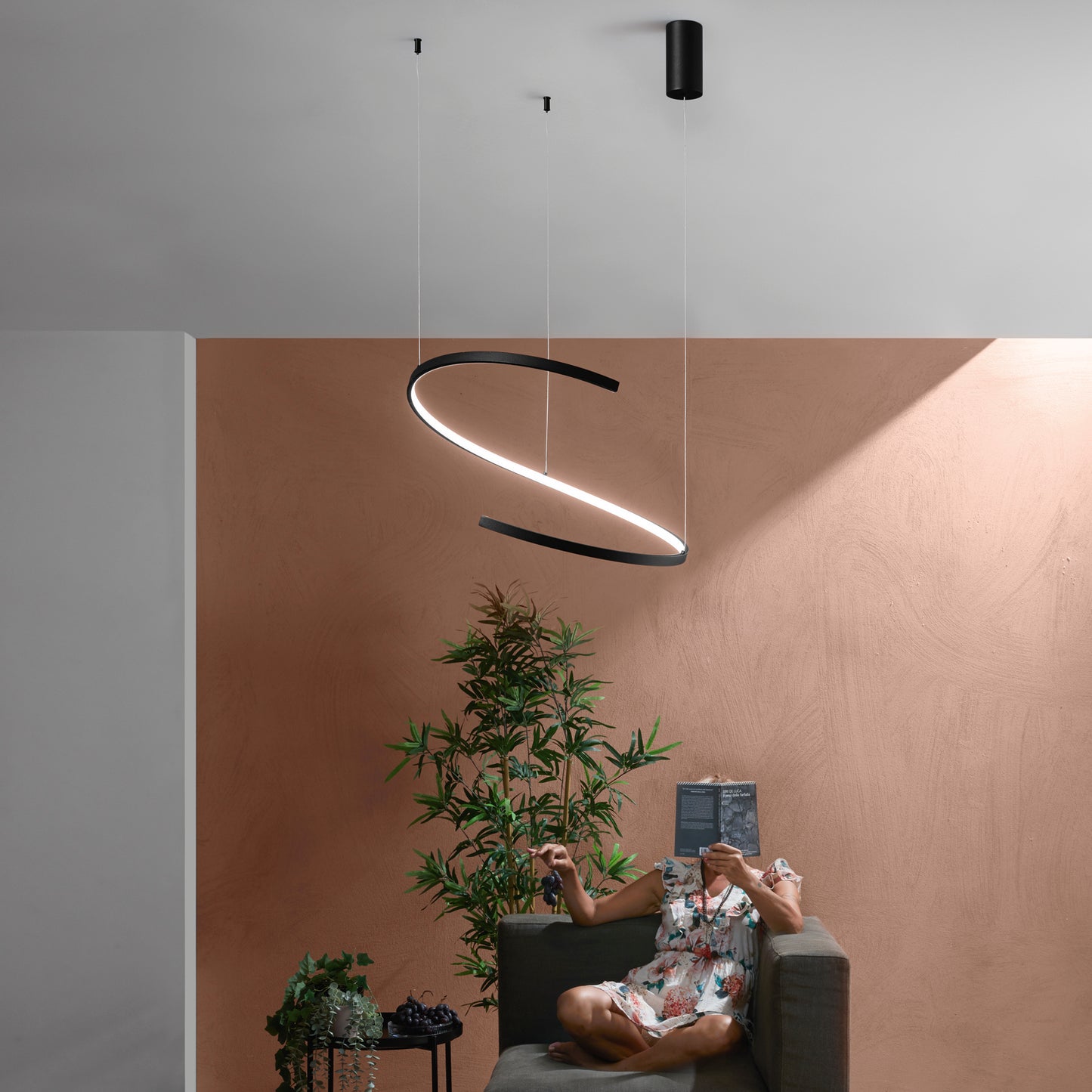 Sospensione LED MOMA in metallo verniciato nero, CCT