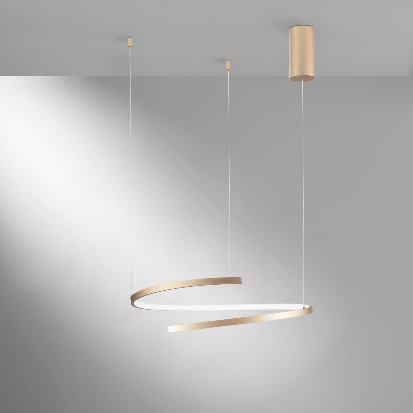 Sospensione LED MOMA in metallo verniciato oro, CCT