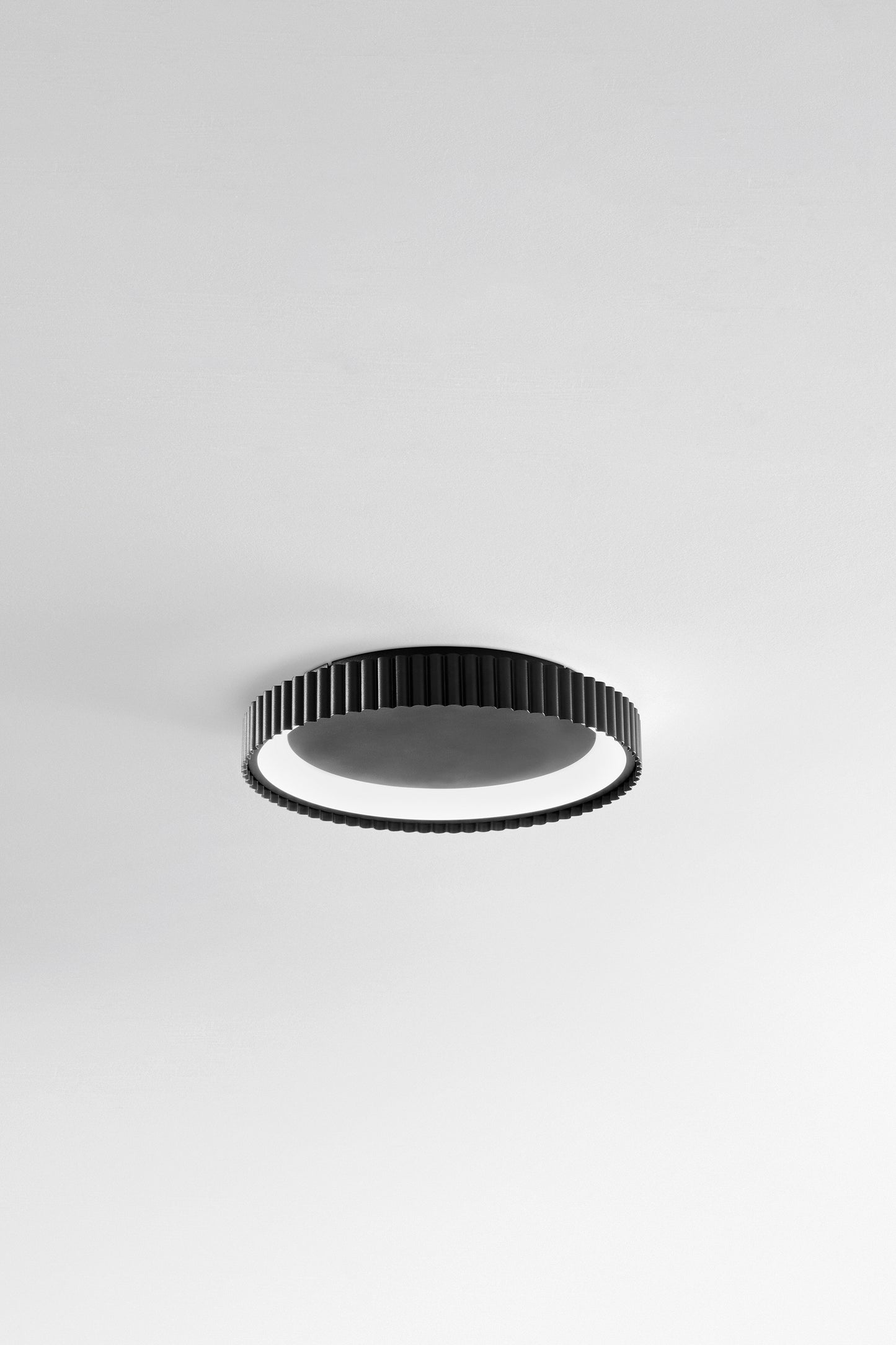 Plafoniera LED NIKE nera in metallo, CCT, Ø 39cm.