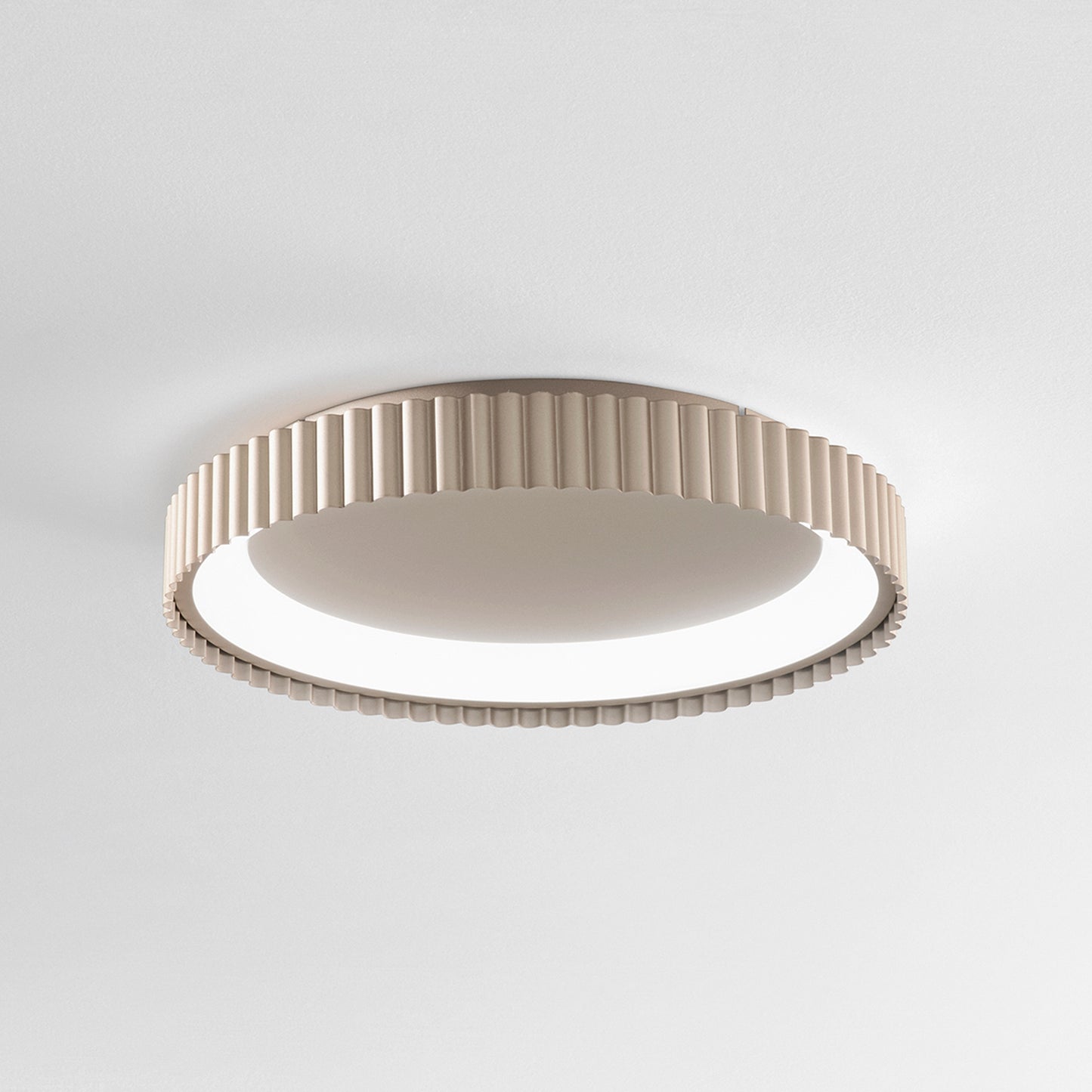 Plafoniera LED NIKE oro in metallo, CCT, Ø 39cm.