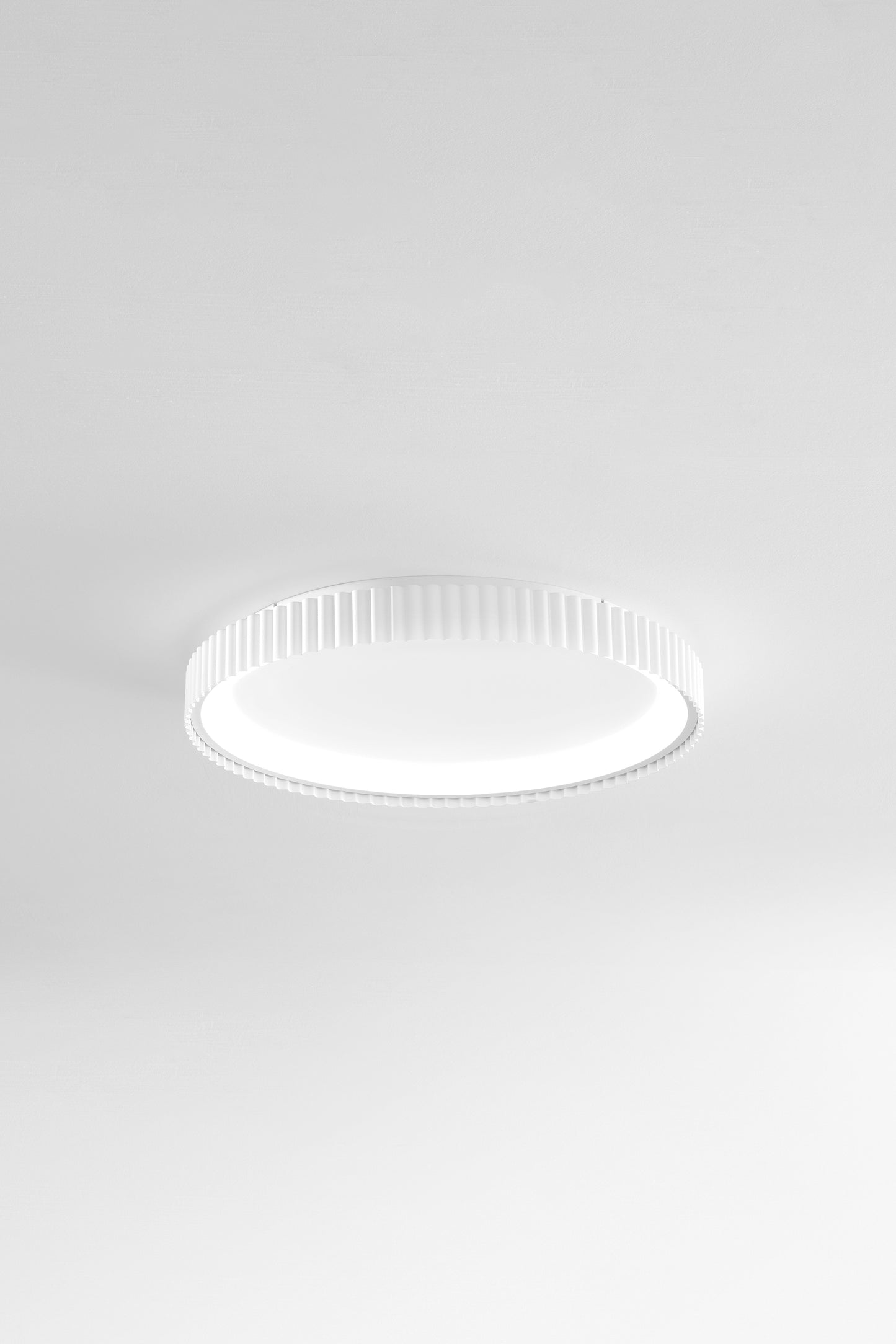 Plafoniera LED NIKE bianca in metallo, CCT, Ø 49cm.