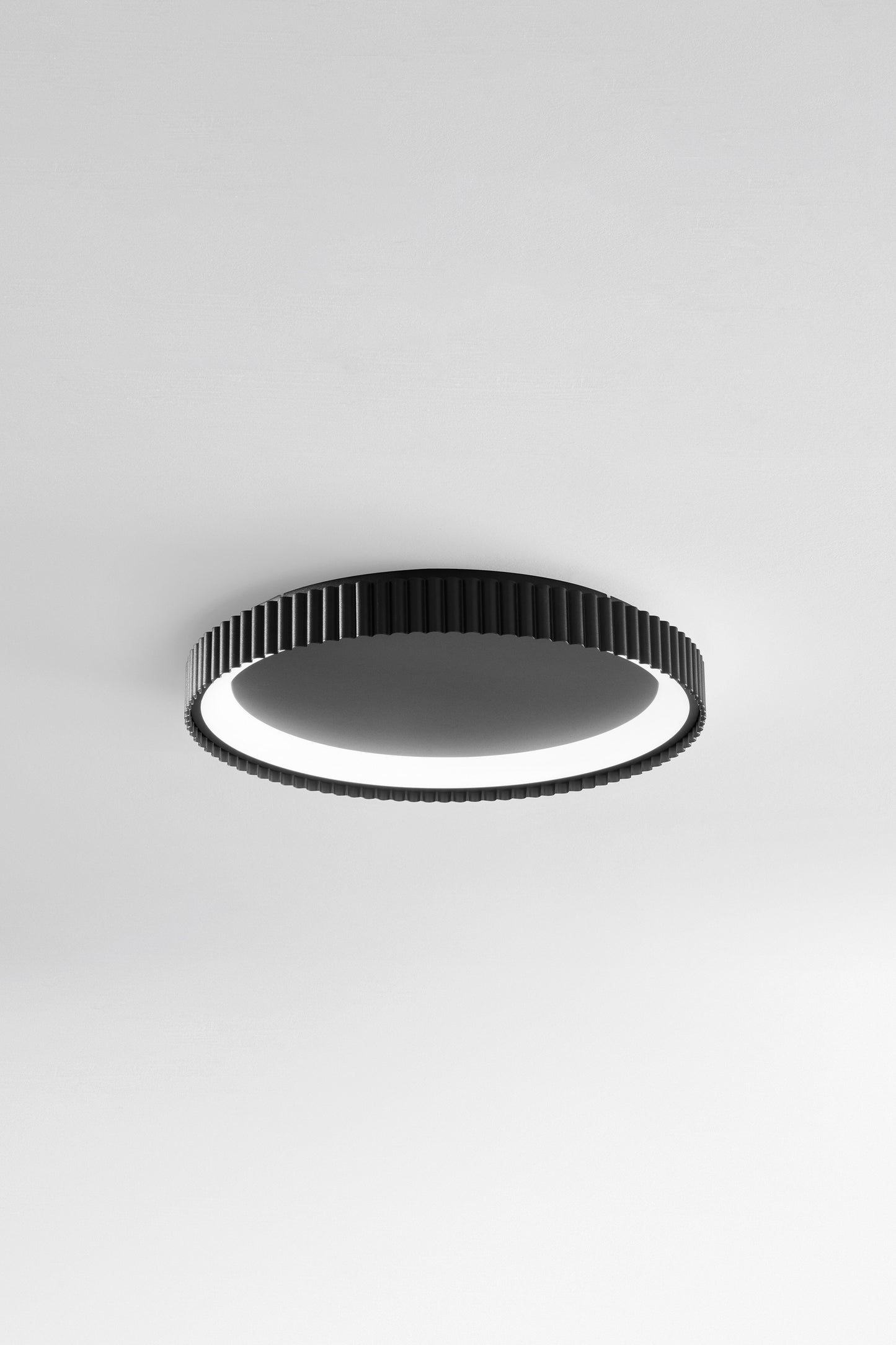 Plafoniera LED NIKE nera in metallo, CCT, Ø 49cm.