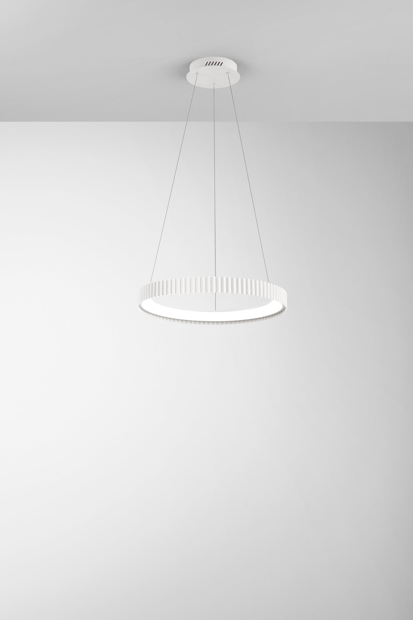 Sospensione LED NIKE bianca in metallo, CCT, Ø 49cm.
