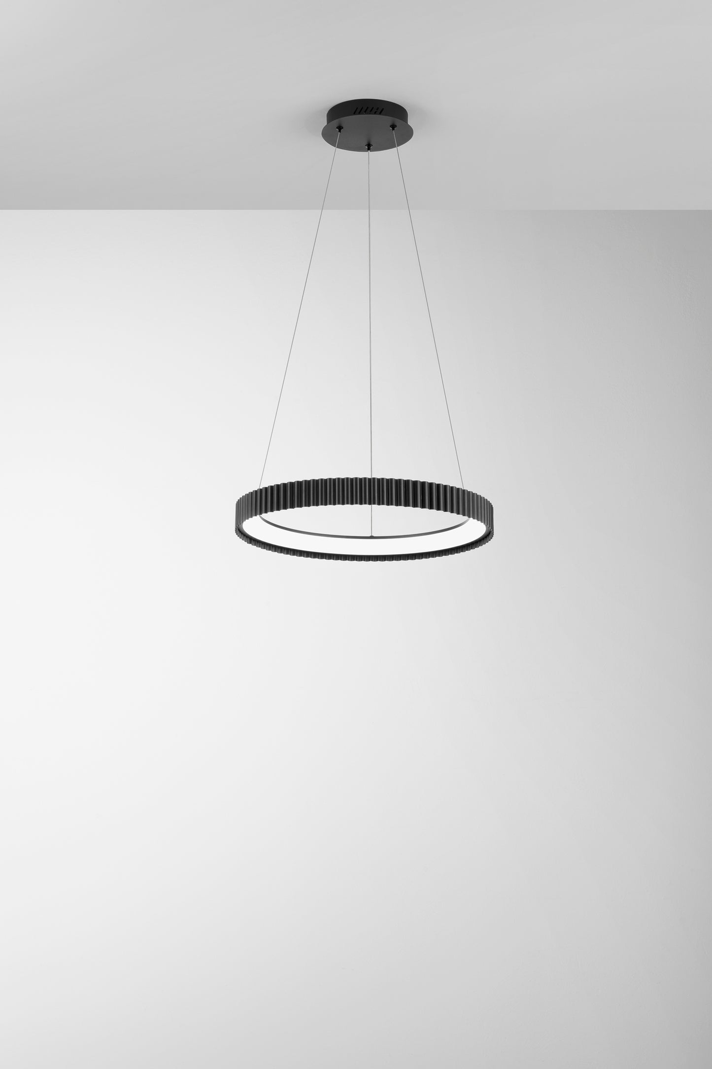 Sospensione LED NIKE nera in metallo, CCT, Ø 49cm.
