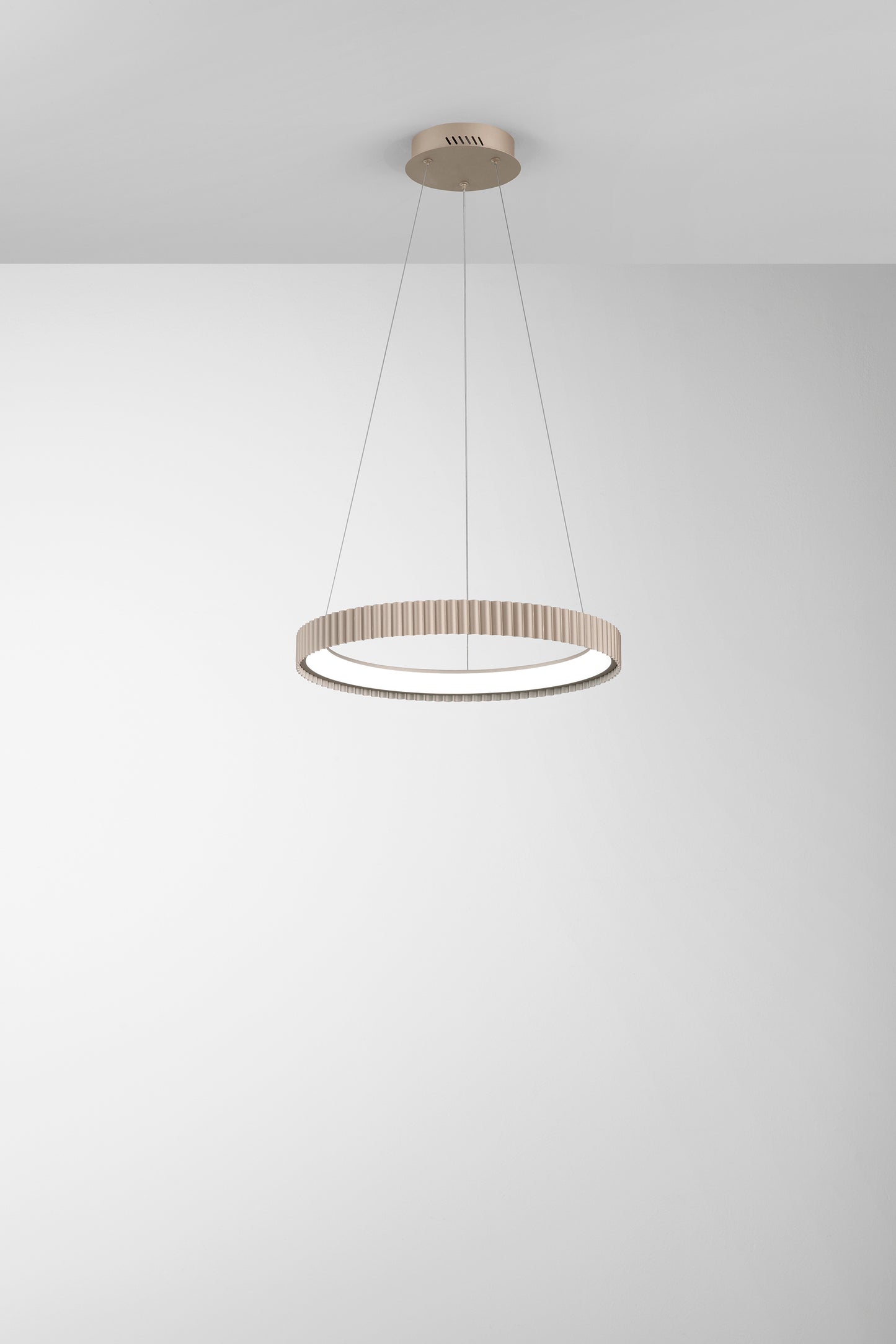 Sospensione LED NIKE oro in metallo, CCT, Ø 49cm.