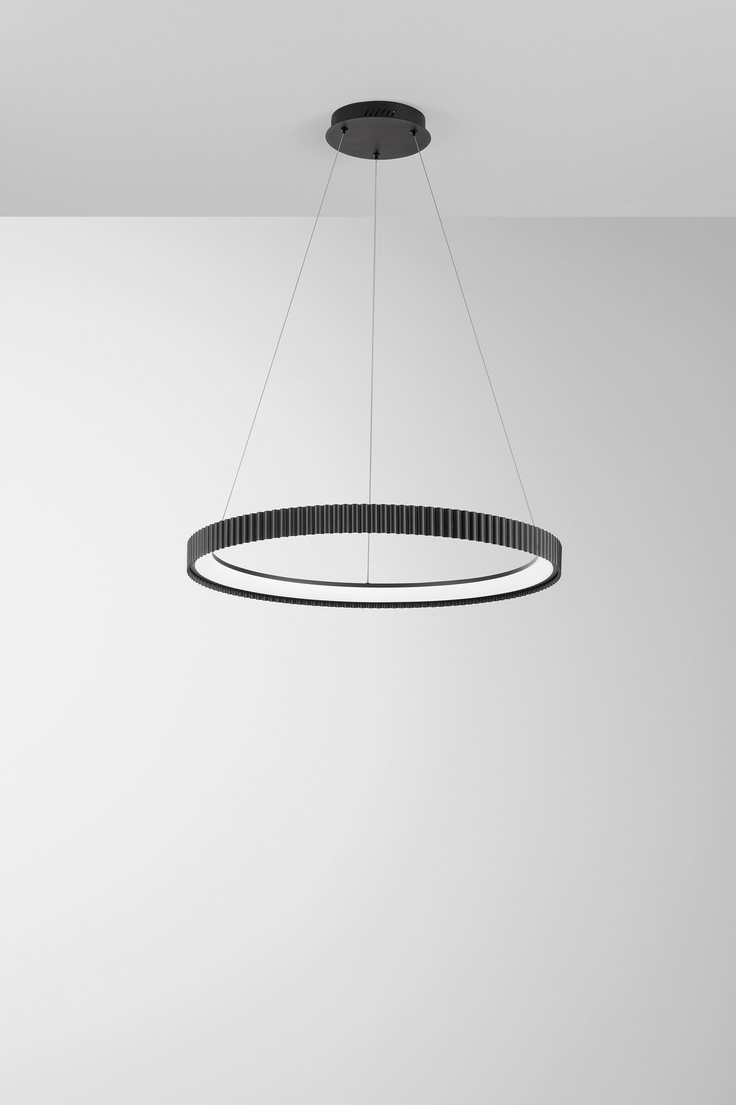 Sospensione LED NIKE nera in metallo, CCT, Ø 68,5cm.