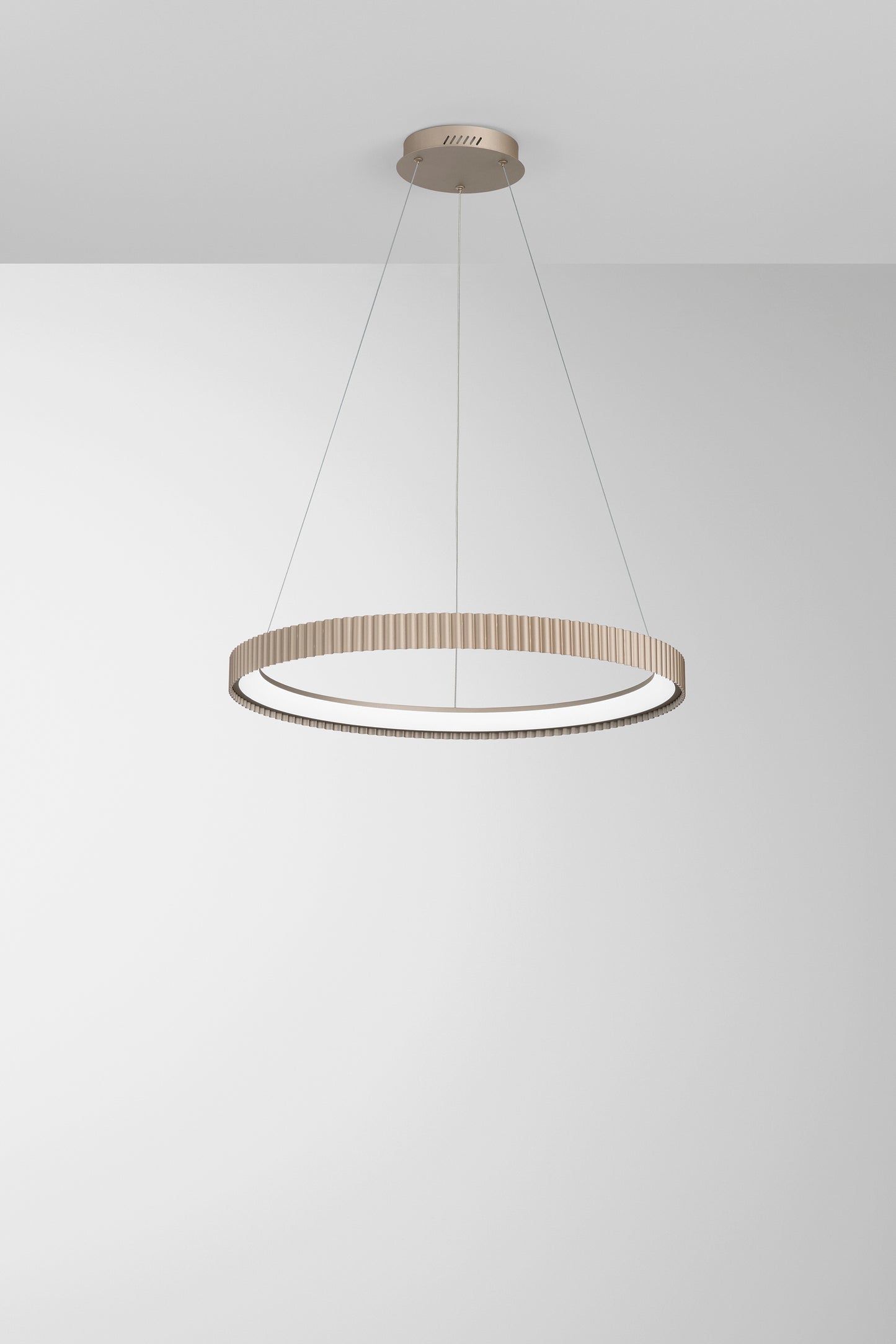 Sospensione LED NIKE oro in metallo, CCT, Ø 68,5cm.