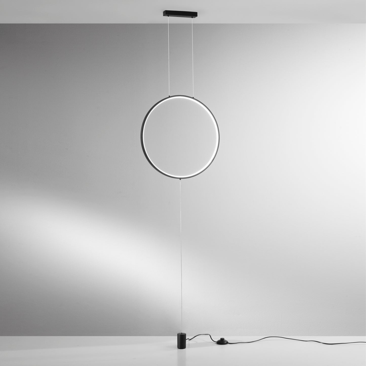 Piantana a sopensione LED PORTAL in metallo nero, CCT