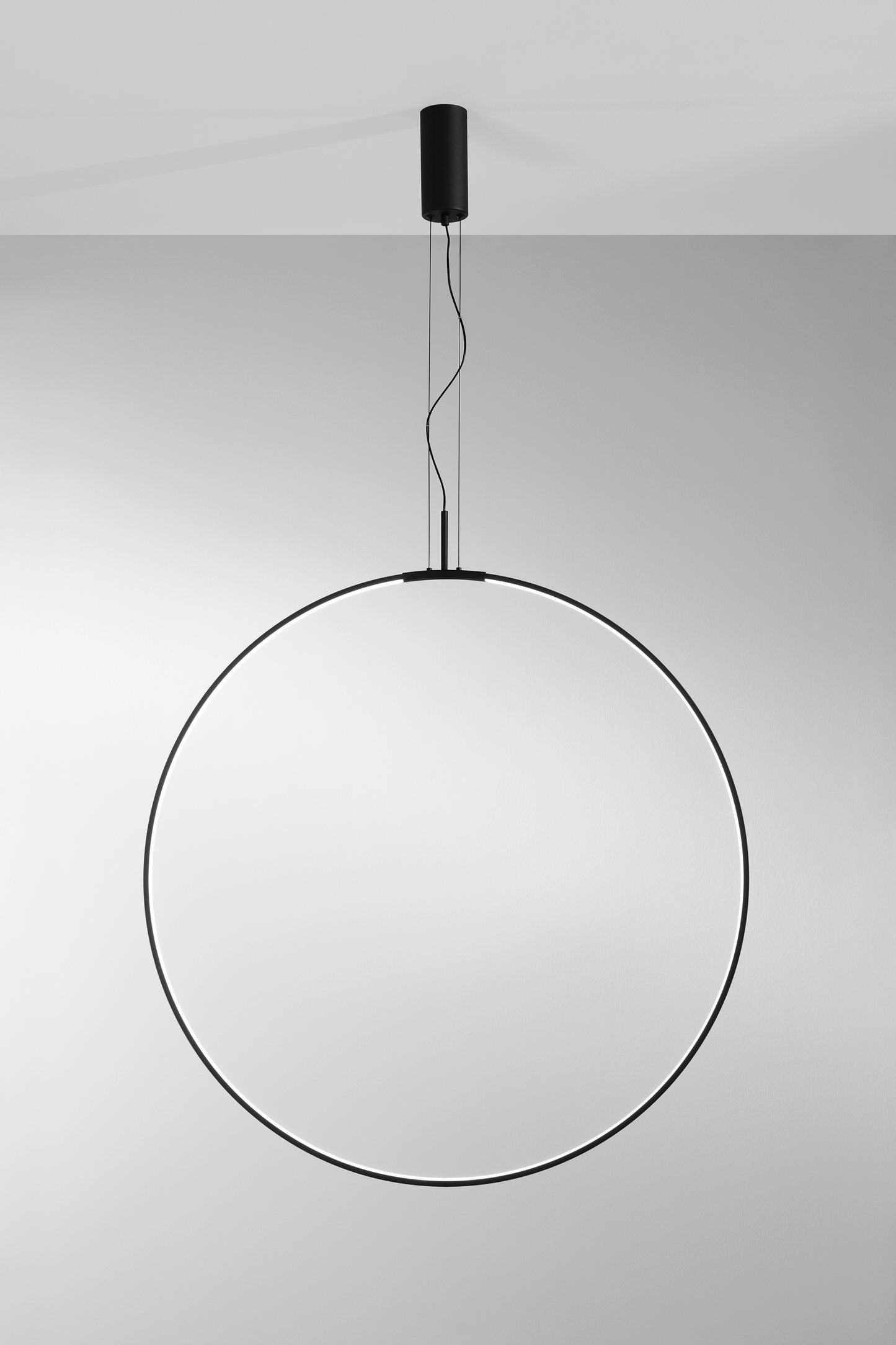 Sospensione LED TOORX in alluminio nero, CCT, Ø 100 cm.