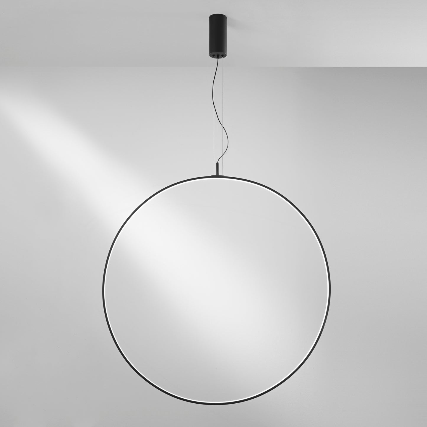 Sospensione LED TOORX in alluminio nero, CCT, Ø 100 cm.