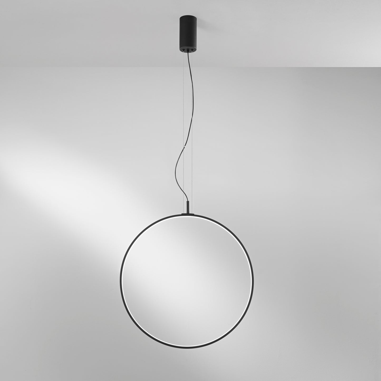 Sospensione LED TOORX in alluminio nero, CCT, Ø 60 cm.
