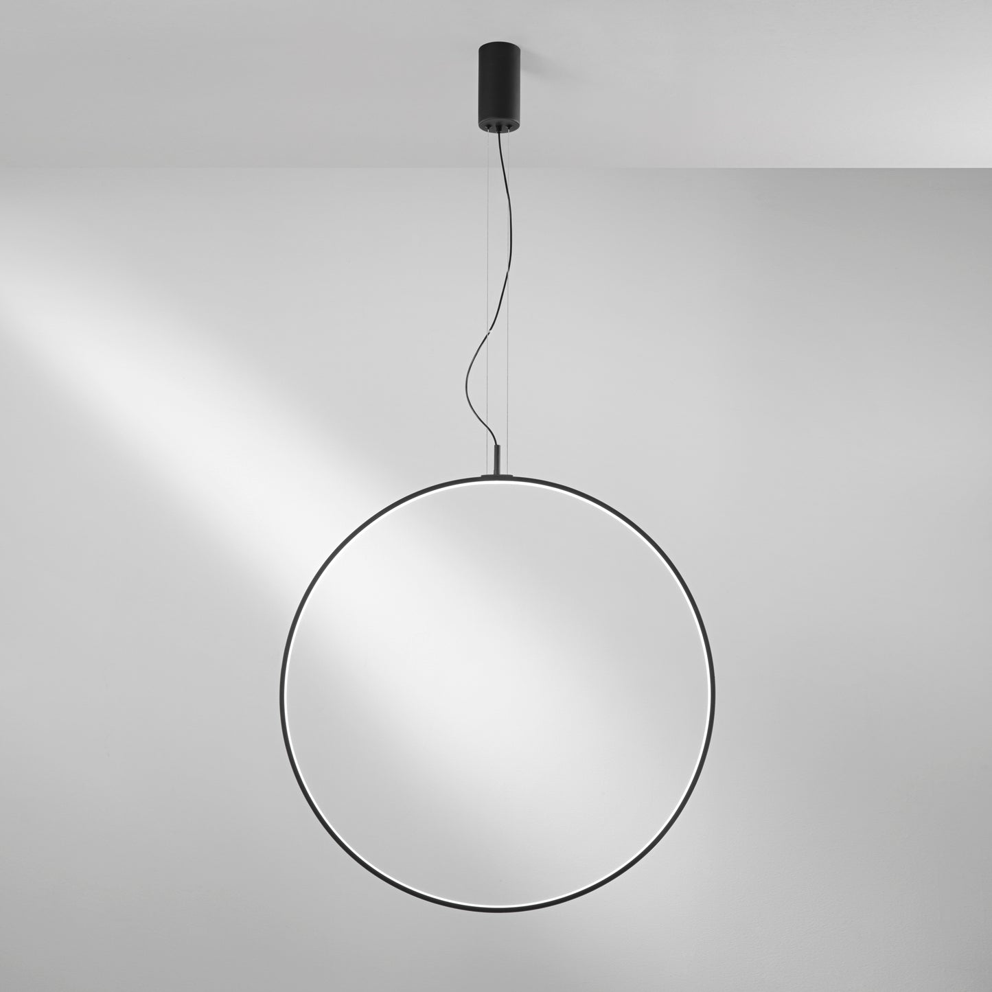 Sospensione LED TOORX in alluminio nero, CCT, Ø 80 cm.