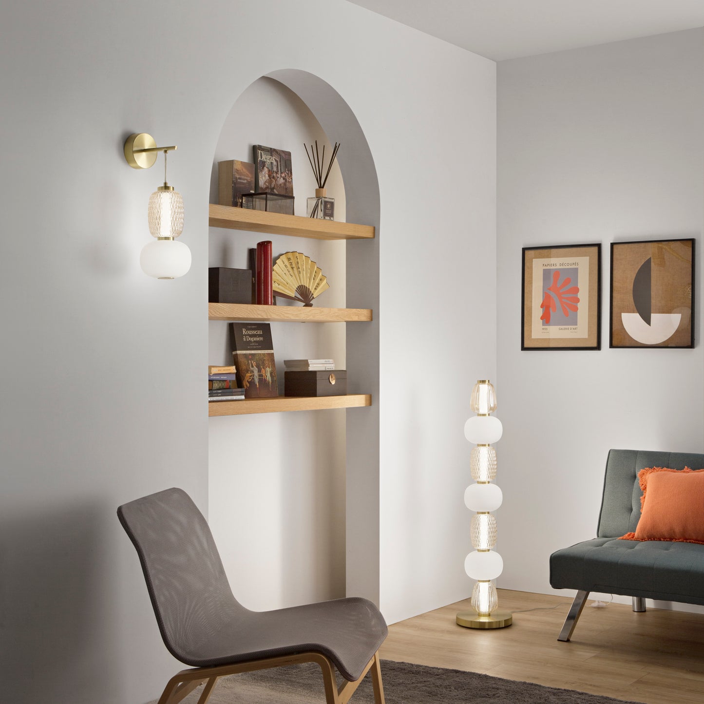 Applique LED TOTEM in metallo oro con diffusori bianchi e ambra 3000K