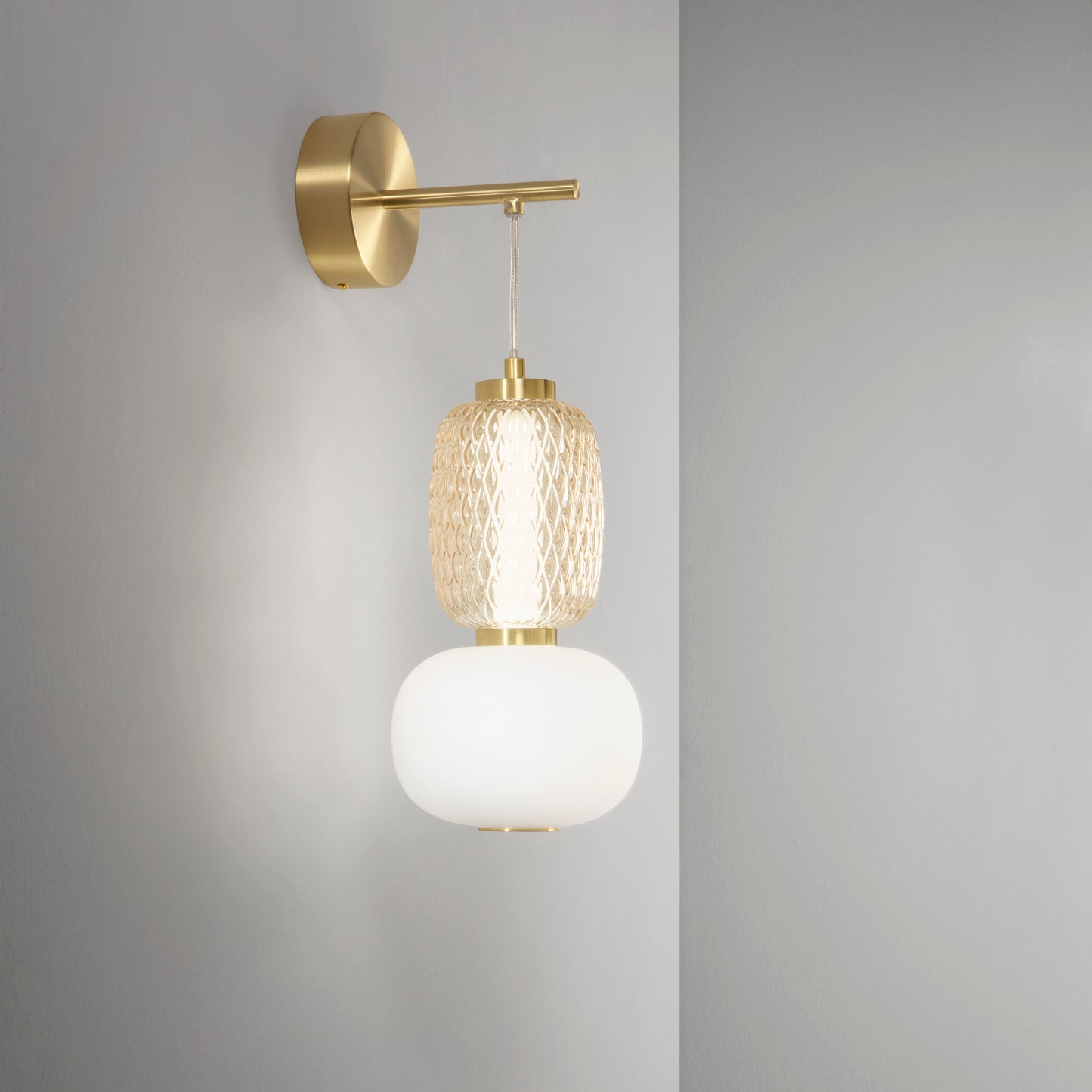 Applique LED TOTEM in metallo oro con diffusori bianchi e ambra 3000K