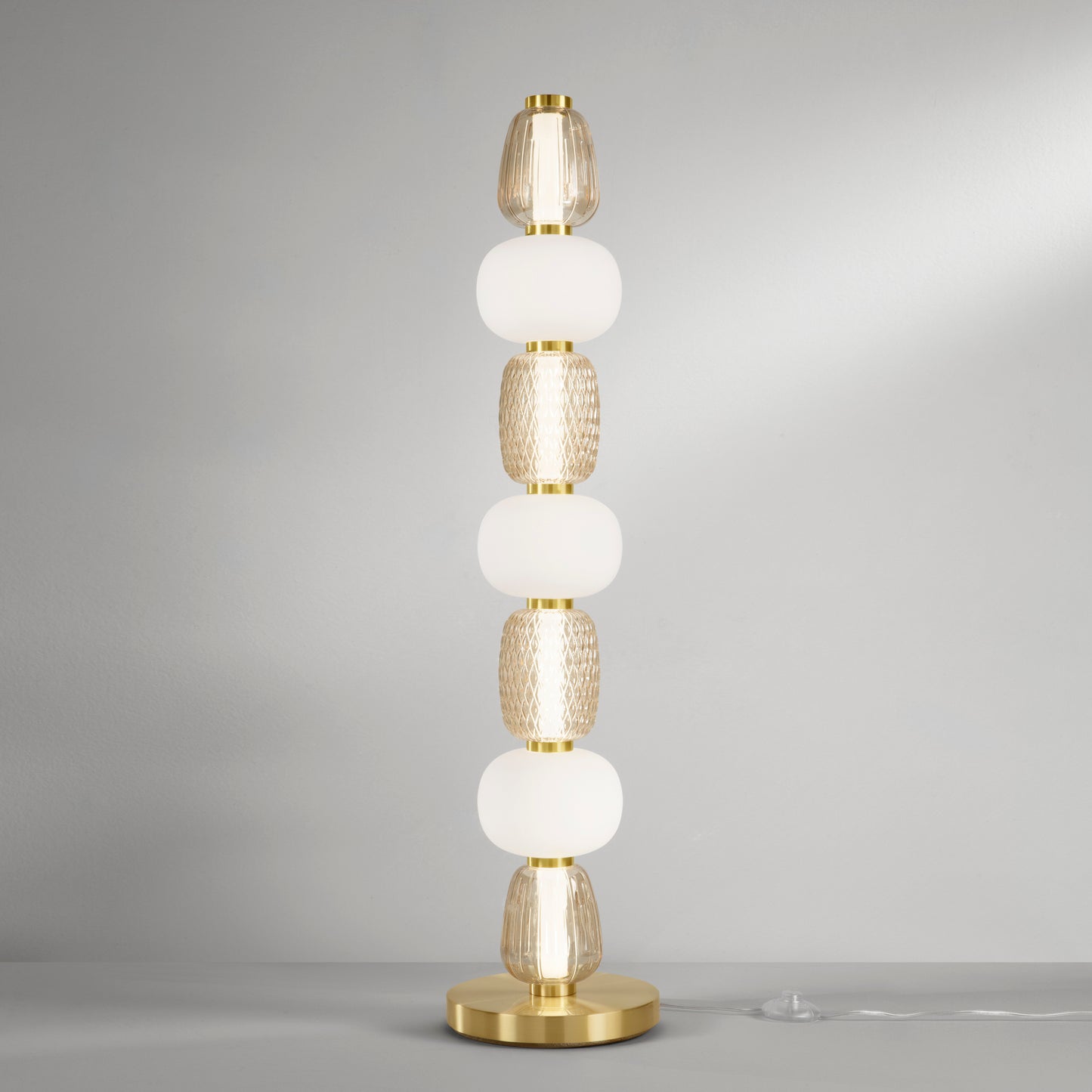 Piantana LED TOTEM in metallo oro con 4 diffusori bianchi e ambra 4000K