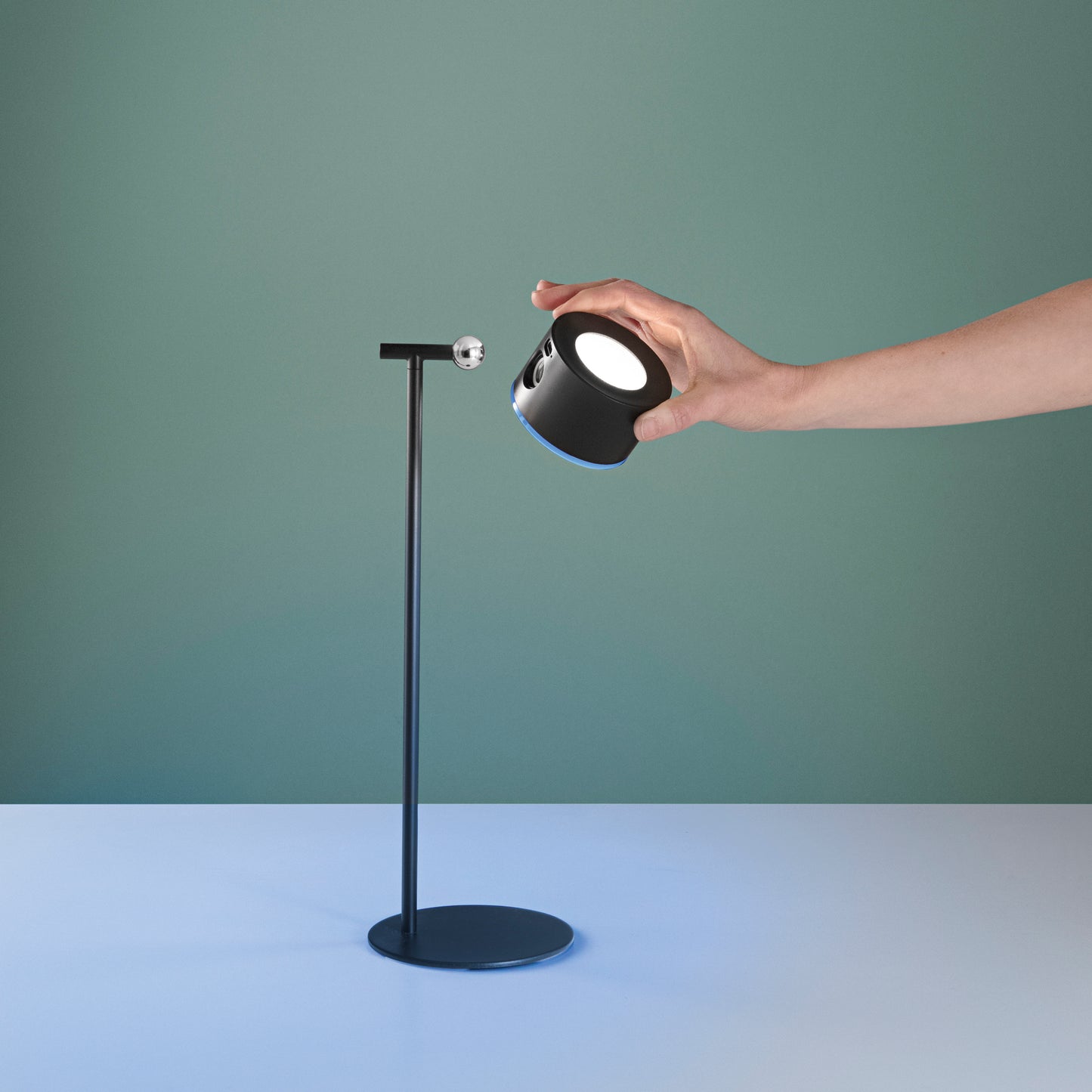 Lampada ricaricabile LED TESLA in metallo nera con testa magnetica RGB+CCT+Dimmer