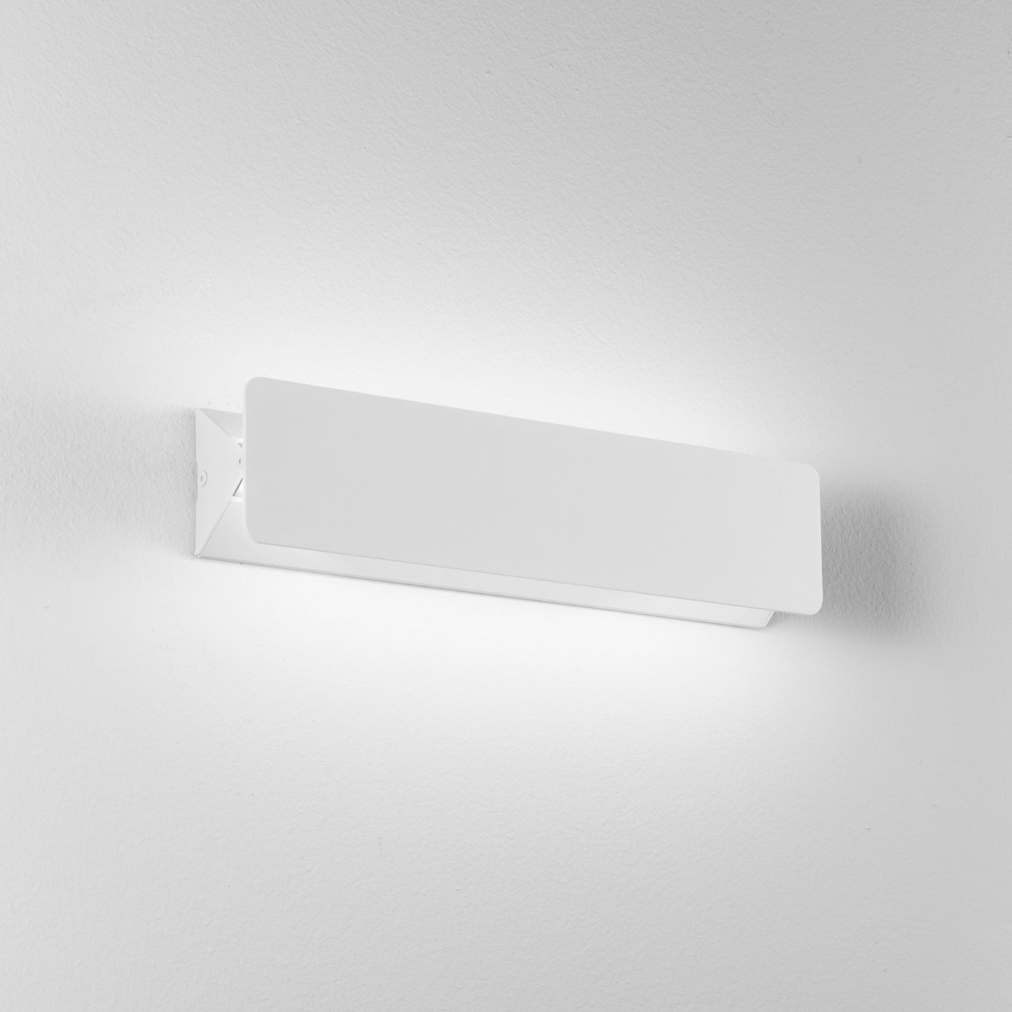 Applique LED AILERON in alluminio bianco con diffusore orientabile