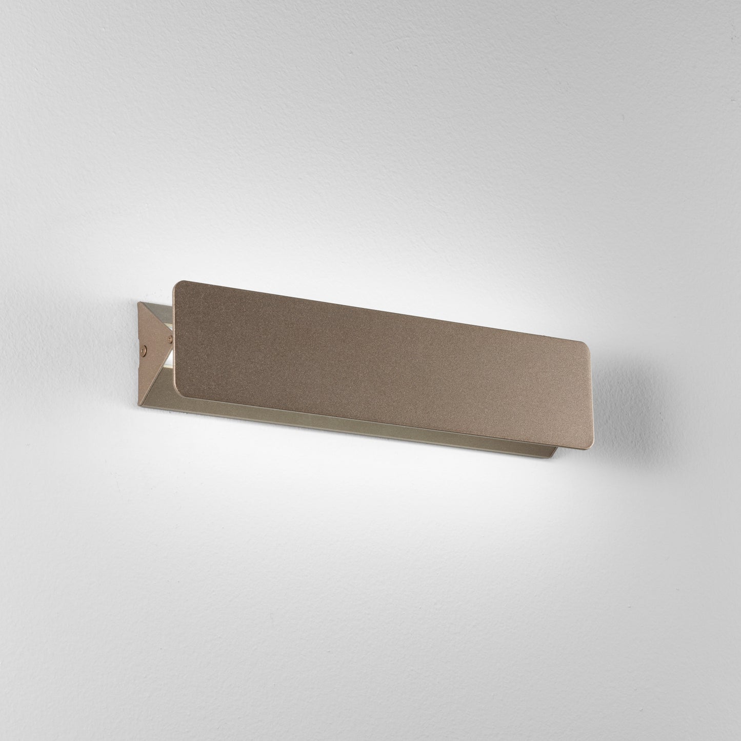 Applique LED AILERON in alluminio bronzo con diffusore orientabile