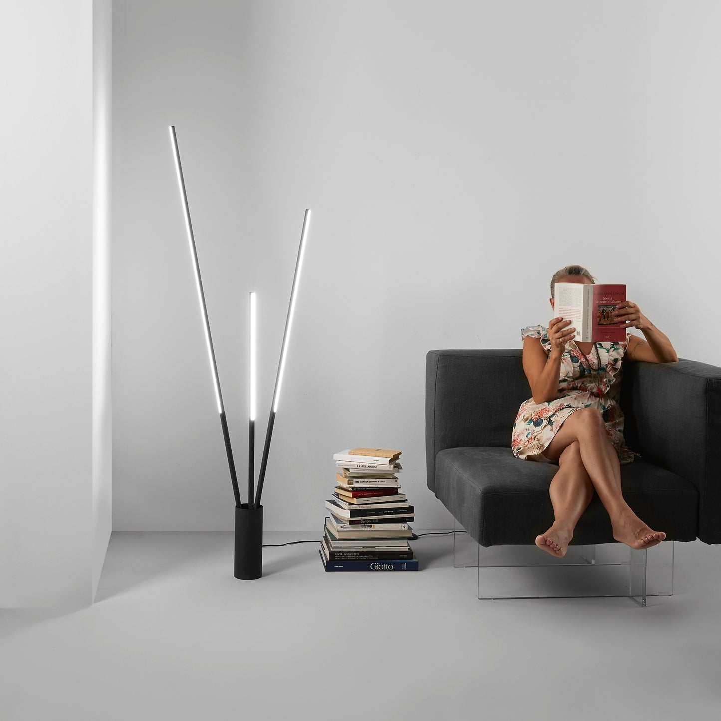 Piantana LED WANDS in metallo nero, CCT