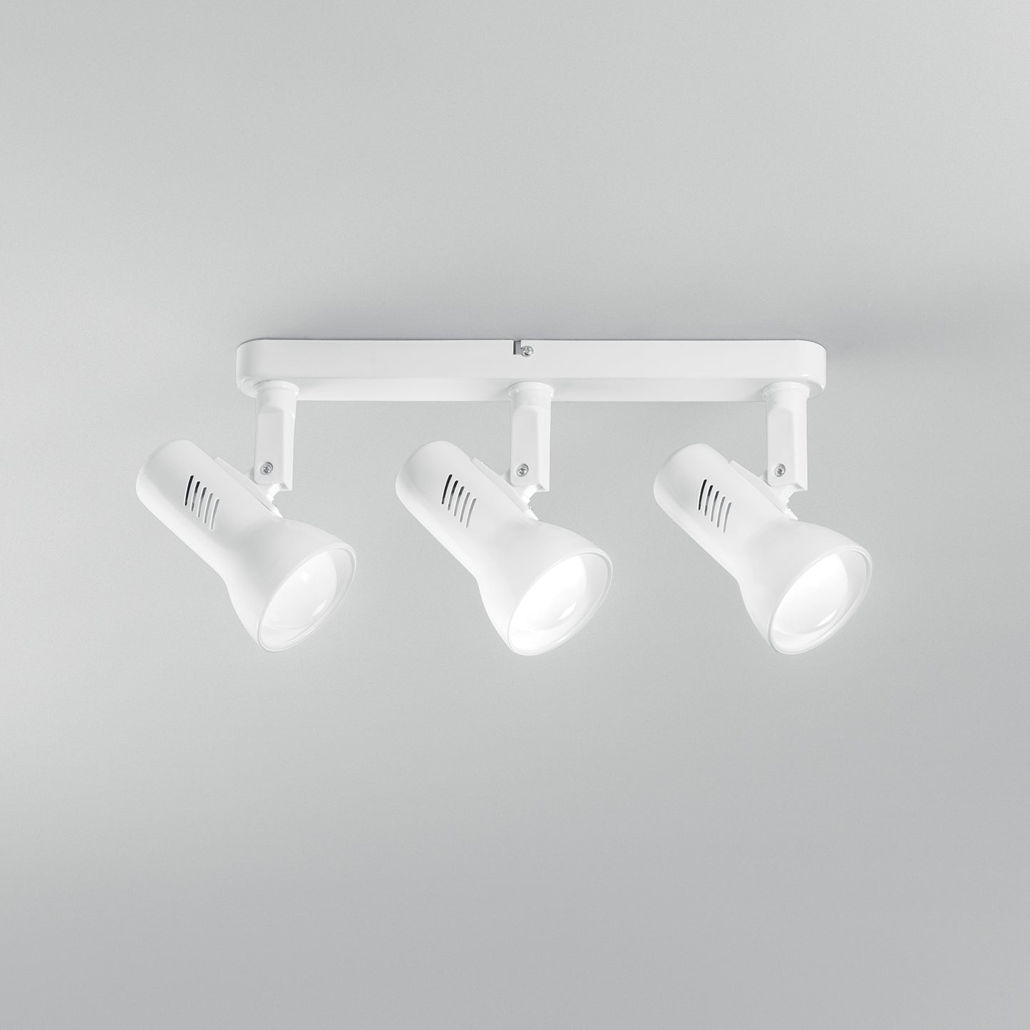 Spot plafoniera CARRERA in metallo bianco con 3 diffusori orientabili