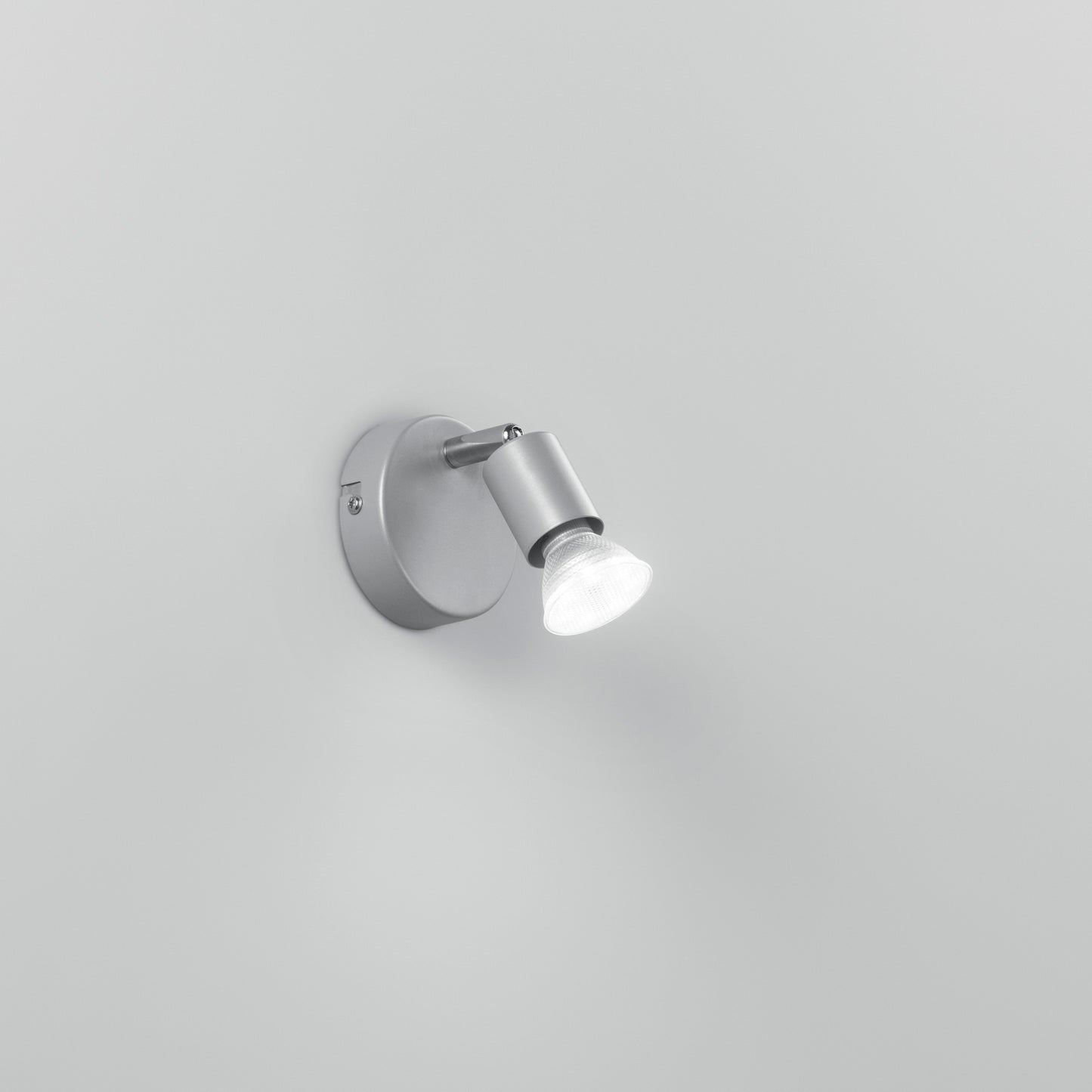 Spot COOPER in metallo argento con diffusore orientabile e lampadina inclusa