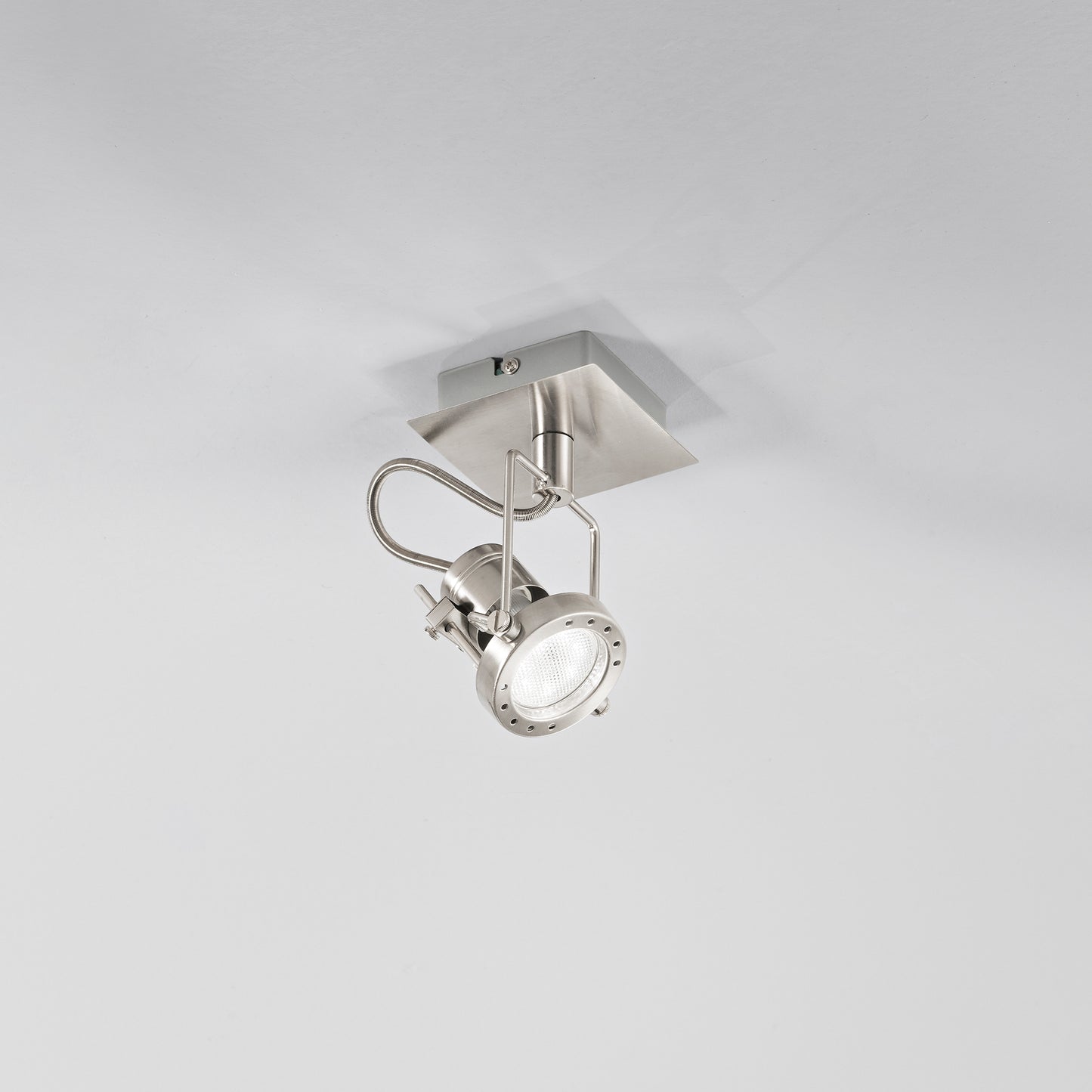 Spot TECHNO in metallo nichel con 1 punto luce orientabile e lampadina inclusa